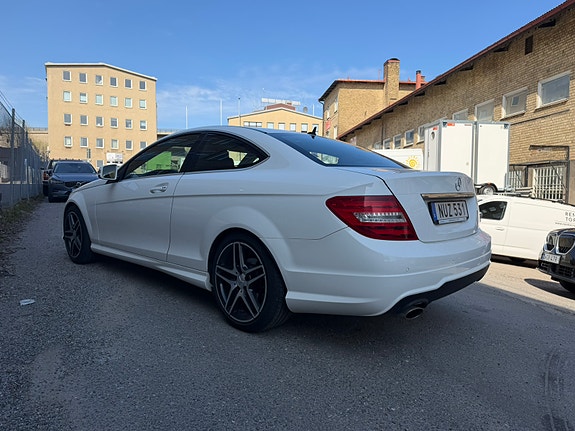 Mercedes-Benz C180 4 of 5
