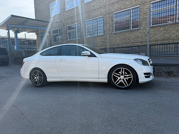 Mercedes-Benz C180 2 of 5