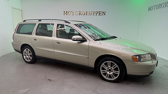 Volvo V70 3 of 5