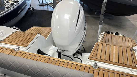 Yamarin 67 DC - Yamaha F200 XCA2 White -23 16 of 16