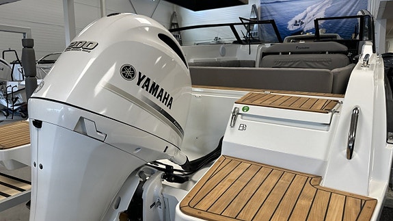 Yamarin 67 DC - Yamaha F200 XCA2 White -23 14 of 16