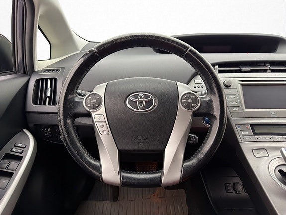Toyota Prius 13 of 30