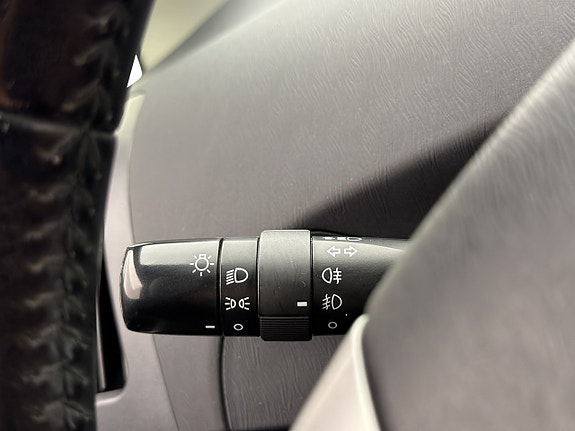 Toyota Prius 15 of 30