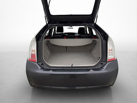 Toyota Prius 28 of 30