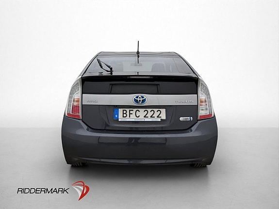 Toyota Prius 7 of 30