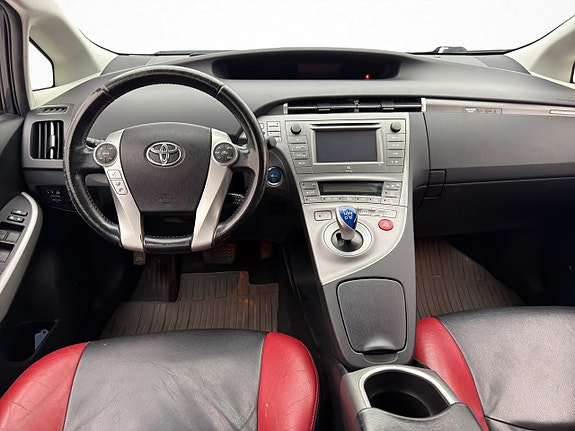 Toyota Prius 12 of 30