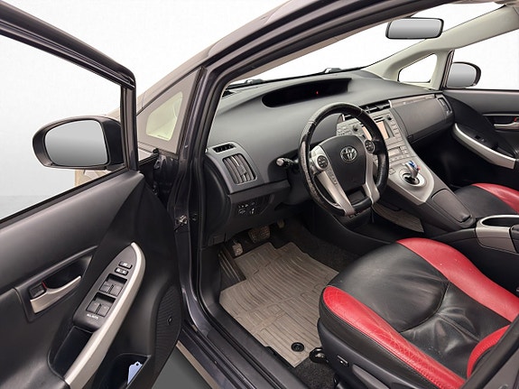 Toyota Prius 10 of 30