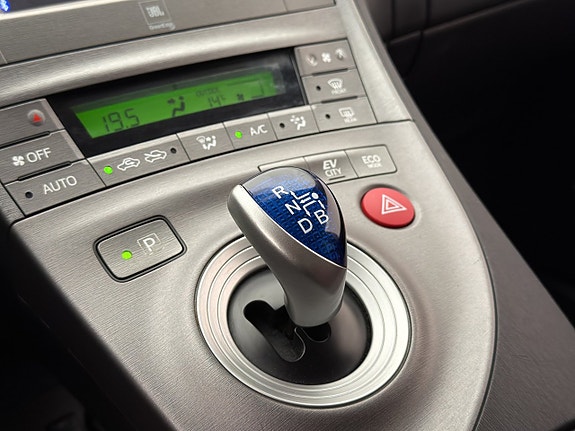 Toyota Prius 24 of 30
