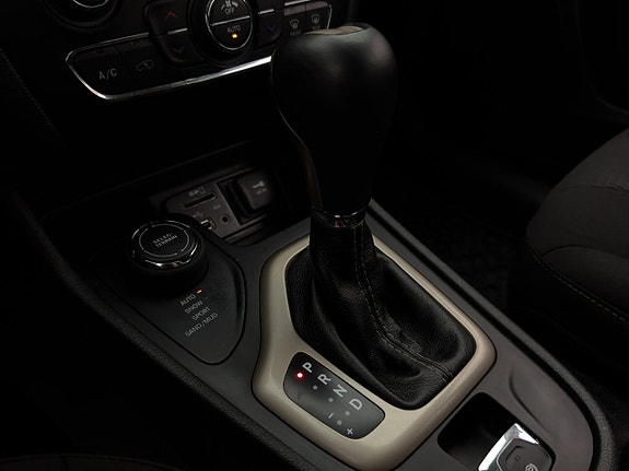 Jeep Cherokee 23 of 30