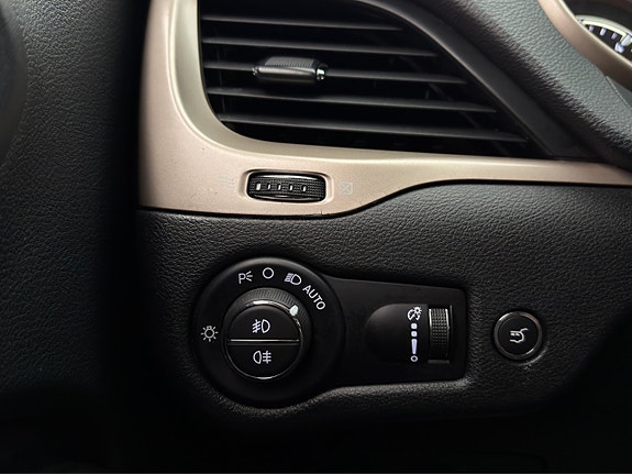 Jeep Cherokee 15 of 30