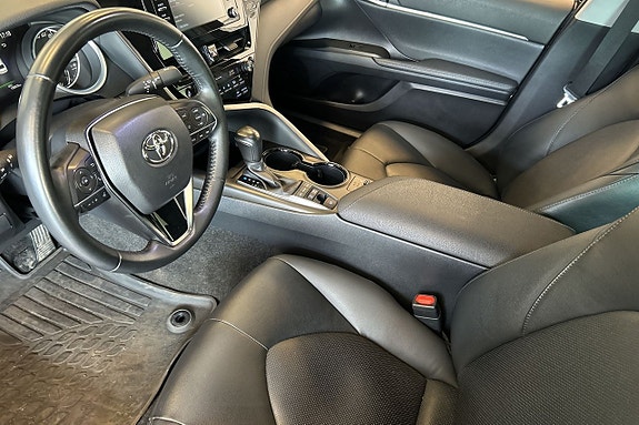 Toyota Camry 12 of 19