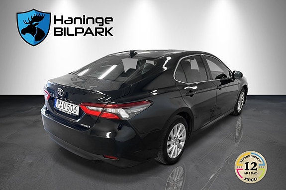 Toyota Camry 6 of 19