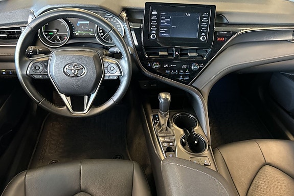Toyota Camry 14 of 19