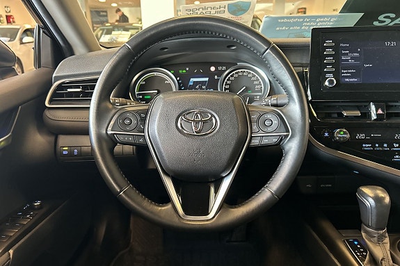Toyota Camry 17 of 19