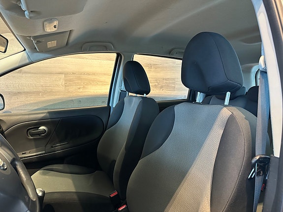 Nissan Note 8 of 21