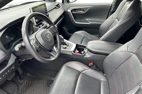 Toyota RAV4 8 of 15