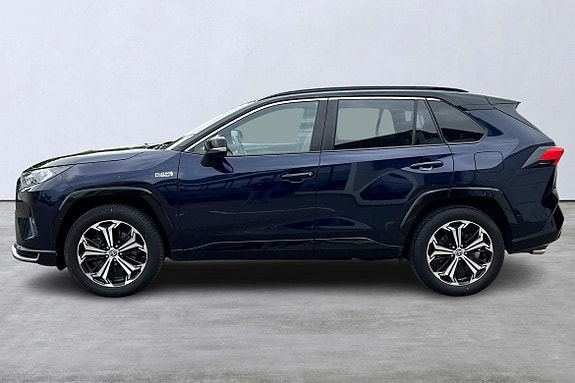 Toyota RAV4 2 of 15