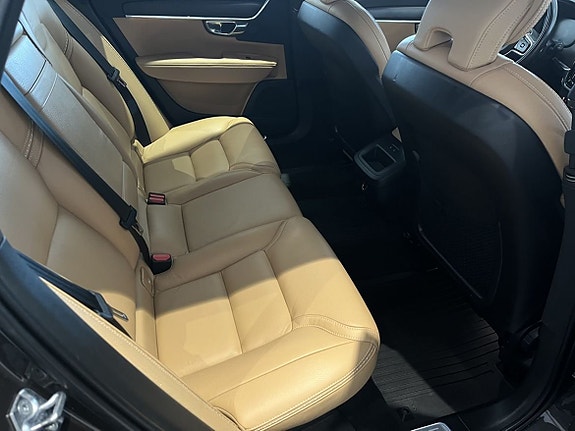 Volvo V90 Cross Country 7 of 26