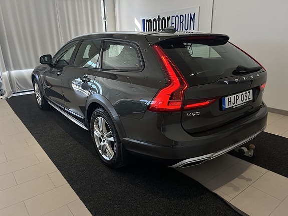 Volvo V90 Cross Country 3 of 5