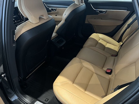 Volvo V90 Cross Country 9 of 26