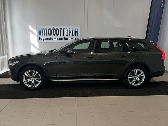 Volvo V90 Cross Country 2 of 5