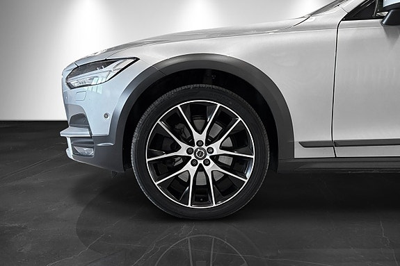 Volvo V90 Cross Country 4 of 5