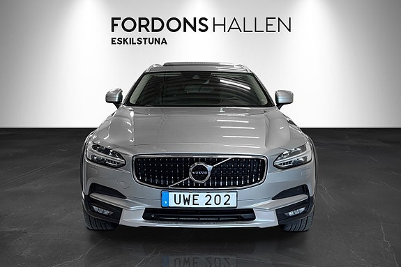 Volvo V90 Cross Country 3 of 5