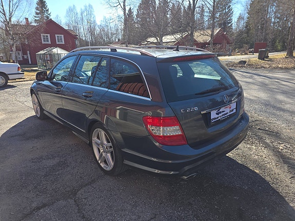 Mercedes-Benz C220 4 of 5