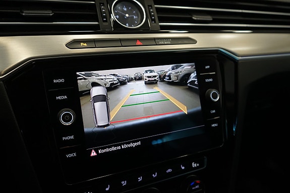 Volkswagen Passat 14 of 21