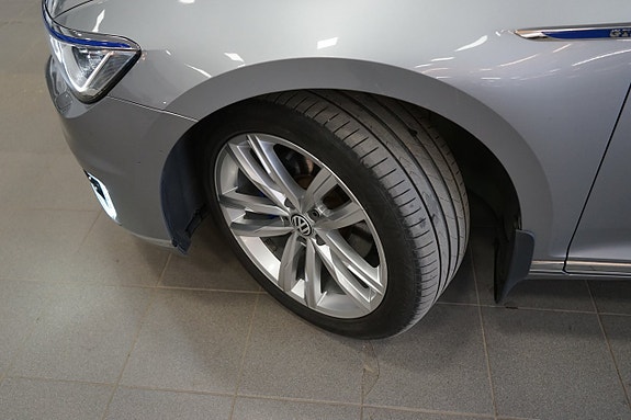 Volkswagen Passat 19 of 21