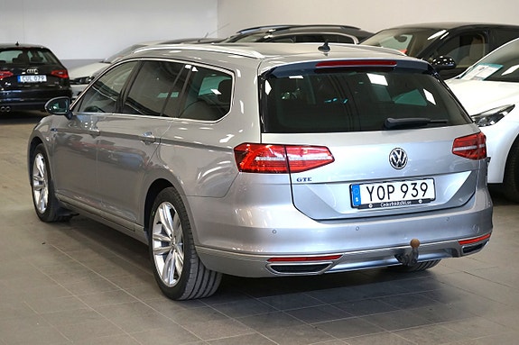 Volkswagen Passat 3 of 21
