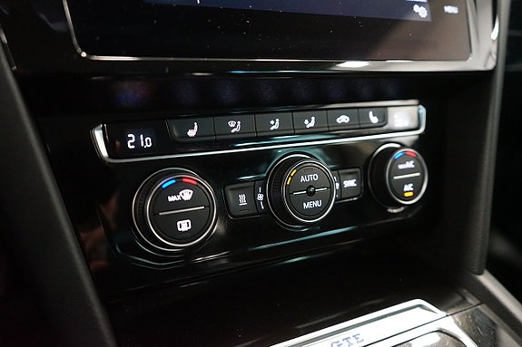 Volkswagen Passat 15 of 21