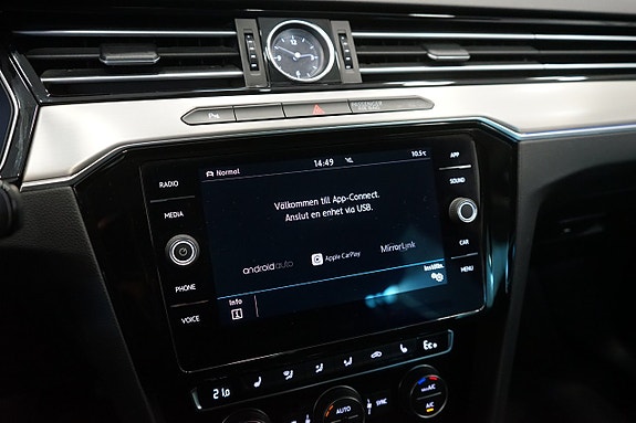 Volkswagen Passat 13 of 21
