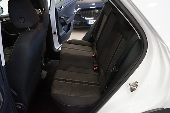 Volkswagen T-Roc 4 of 21