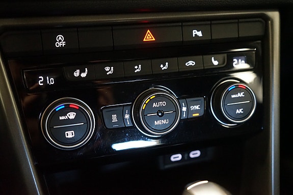 Volkswagen T-Roc 16 of 21