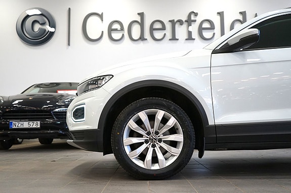 Volkswagen T-Roc 21 of 21