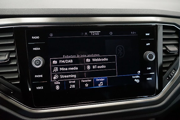 Volkswagen T-Roc 17 of 21