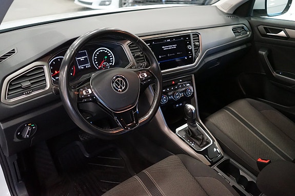 Volkswagen T-Roc 11 of 21