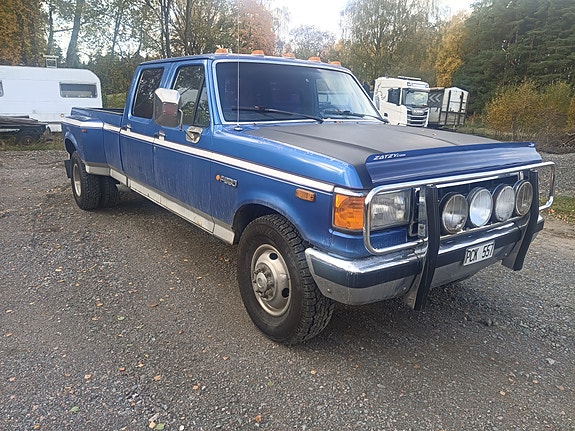 Ford F-350 3 of 5