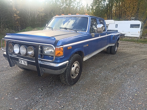 Ford F-350 2 of 5