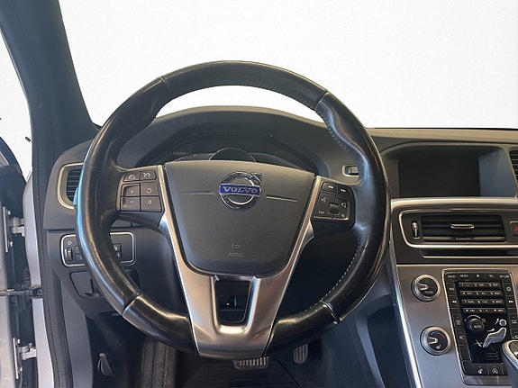 Volvo V60 Cross Country 9 of 13
