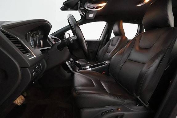 Volvo XC60 10 of 28