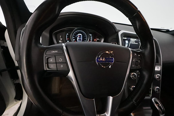 Volvo XC60 15 of 28