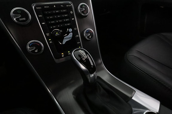 Volvo XC60 19 of 28