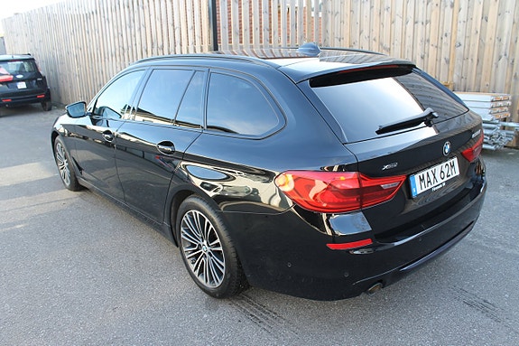 BMW 520d 3 of 5