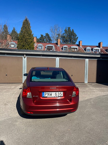 Volvo S40 2 of 12