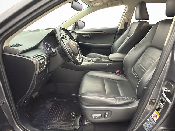 Lexus NX300h 12 of 30