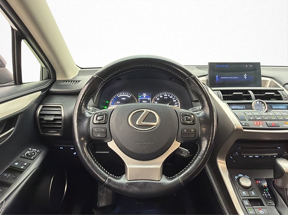 Lexus NX300h 14 of 30