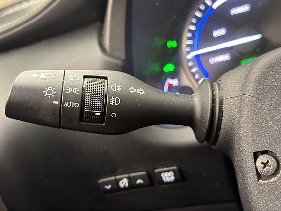 Lexus NX300h 16 of 30