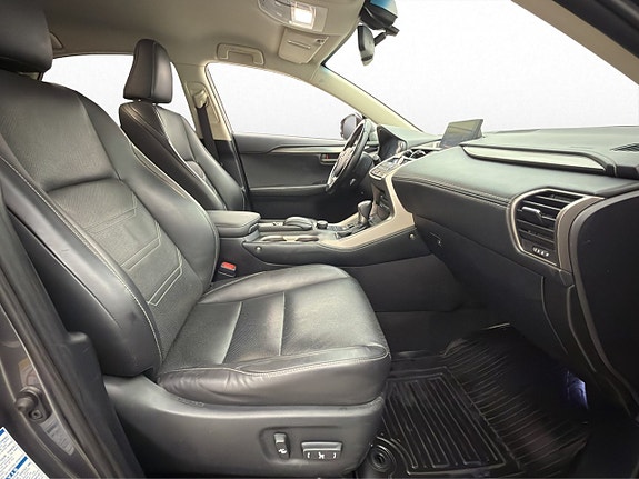 Lexus NX300h 26 of 30